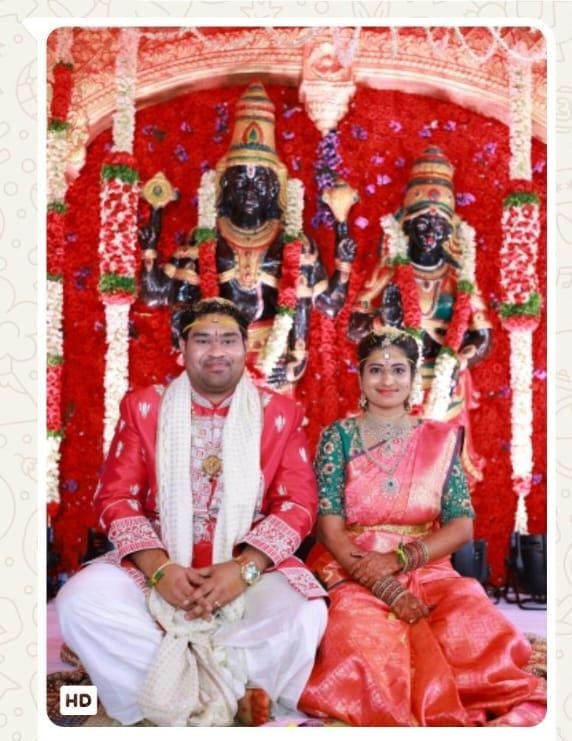 Happy Telugu couple matched through Pellipillupu Matrimony”